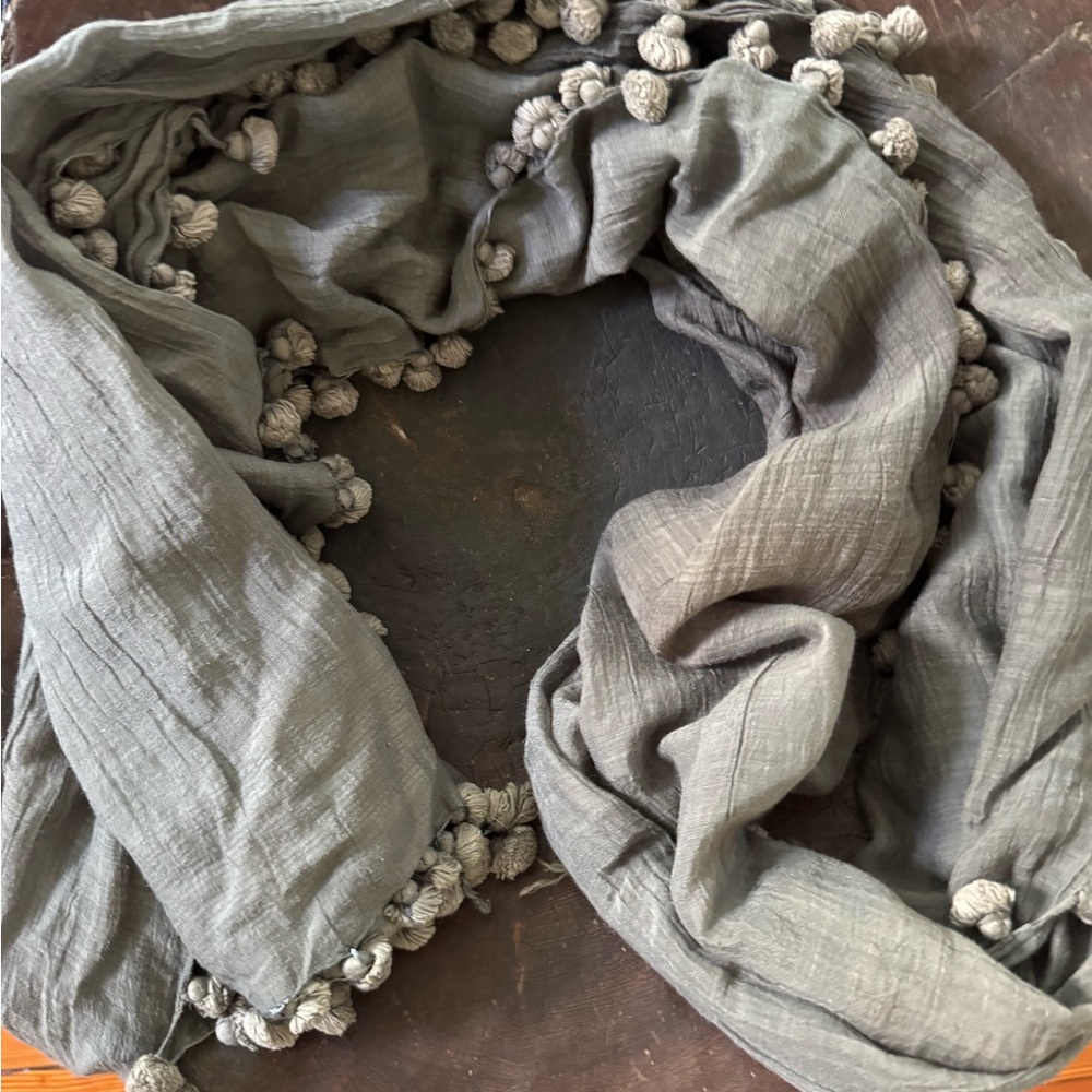 Elegant Gray Scarf with Pom-Pom Trim